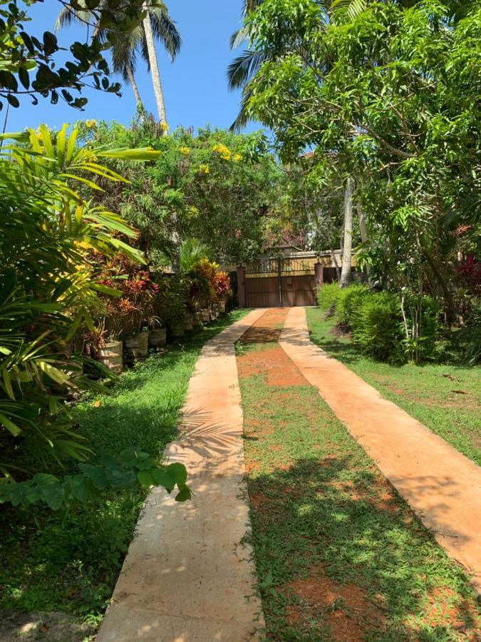 Tranquil Private Villa Near Bentota Beach Exterior photo
